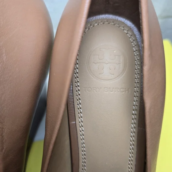 Tory Burch Alice Royal Tan  with Gold Emblem - Picture 9 of 11